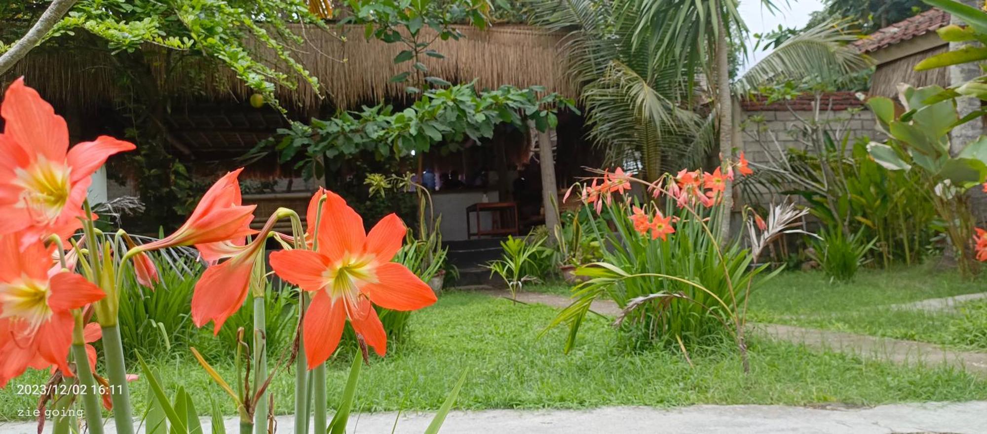 Mengalung Bungalow Kuta  Exterior photo
